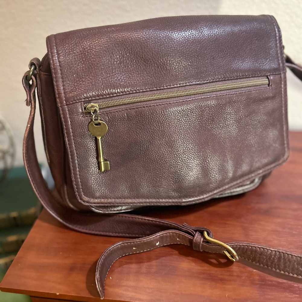Fossil Brown Leather Crossbody Bag with Adjustable Strap